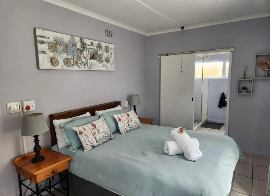 25 ON Main Struisbaai