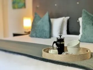 4 on Varneys Guest House