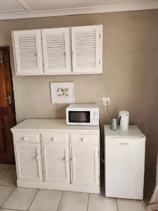 Retreat on Raspberry Lane – photo 3, Entire Bungalow in Port Shepstone