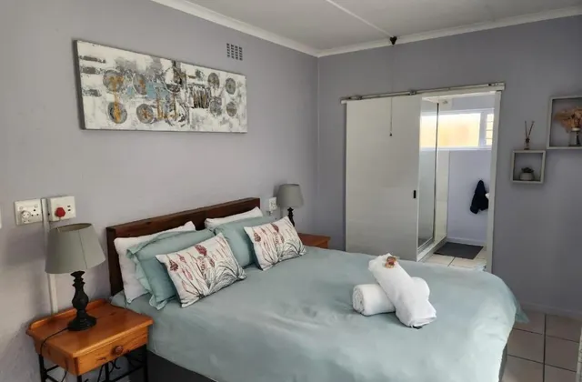 25 ON Main Struisbaai