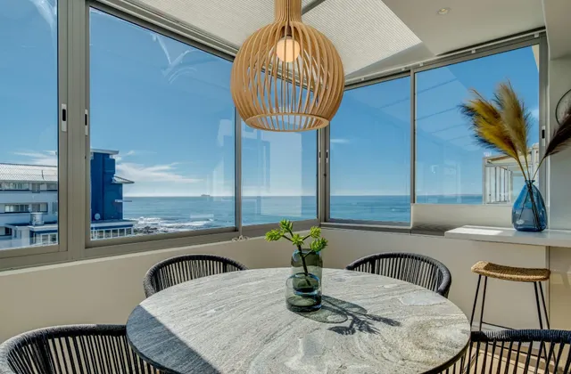 Exquisite Apartment in Mouille Point near to Golf Course