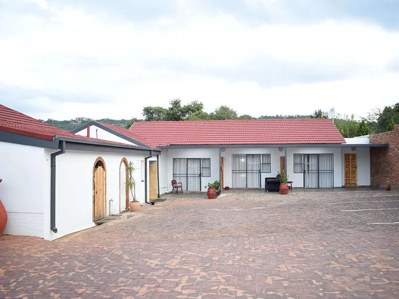 Oppi Hoek Guest House