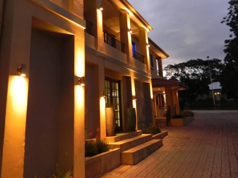 VJ's Guesthouse & Restaurant