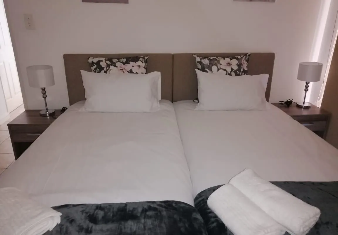 La Mer Stunning Beach Apartment