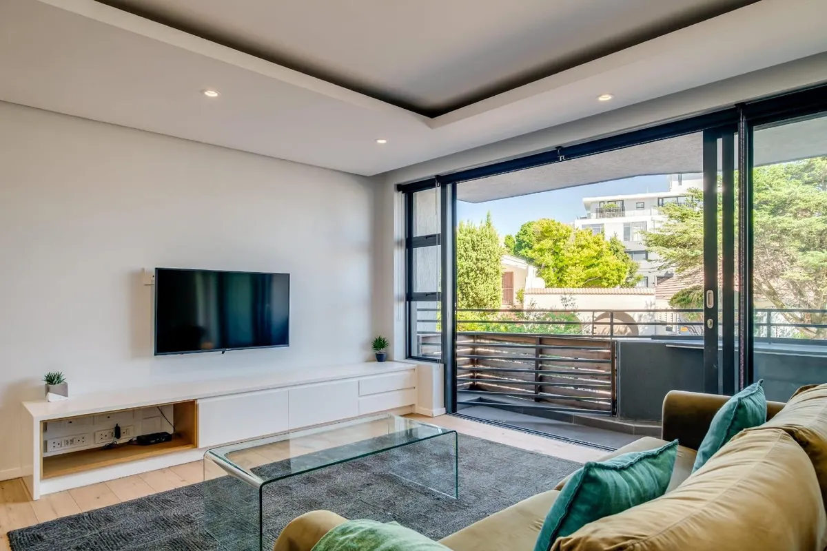 Conveniently Located Apartment in Green Point  C on S