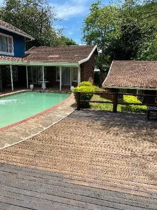 Comrades Oasis Guest House 