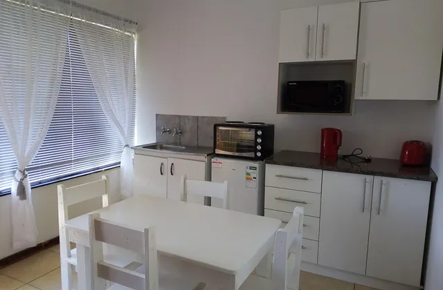 Spacious 1bed + braai 13km to Paternoster beach