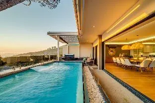 Spacious Family Villa in Camps Bay with Breathtaking Views (Ocean Pearl)