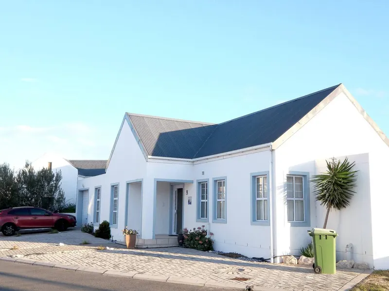 The Pelican - Stunning 3-Bedroom Holiday Home in Langebaan