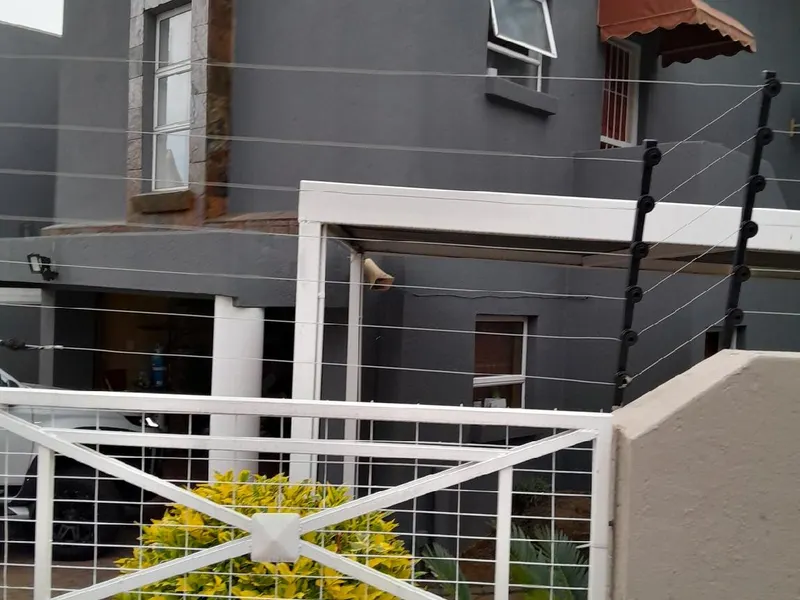 Lelapa La Baphogole, self catering 3 bedroom home