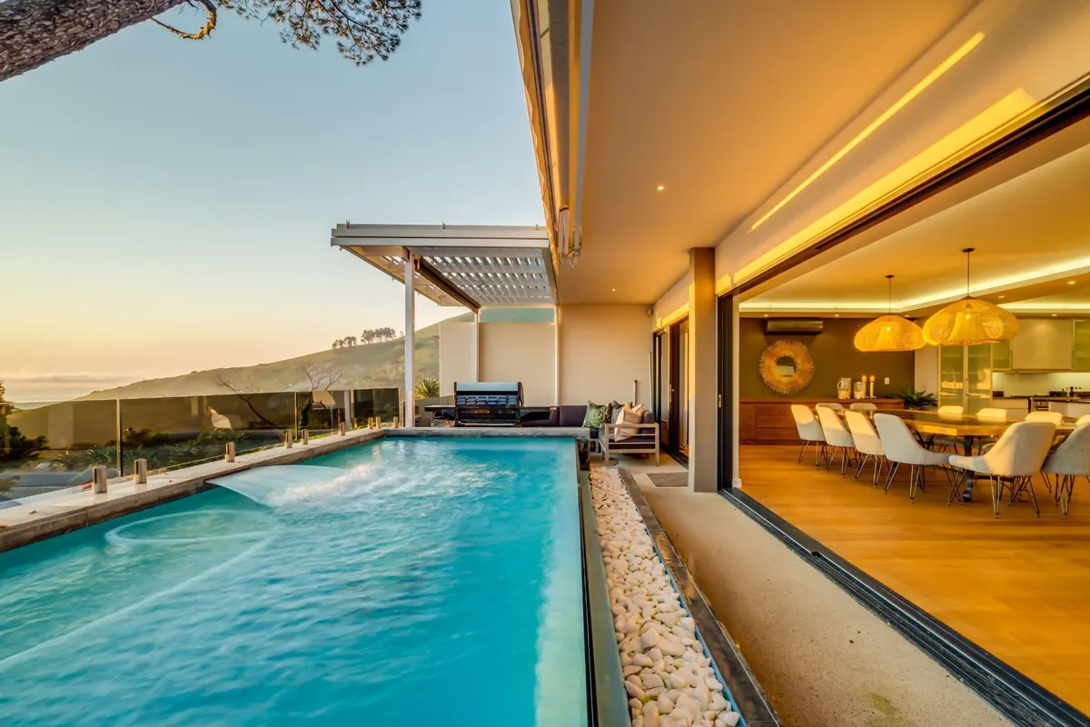 Spacious Family Villa in Camps Bay with Breathtaking Views (Ocean Pearl)