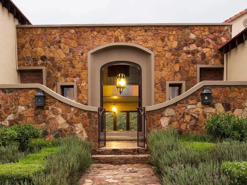 Mount High Luxury Country Estate