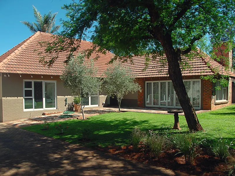 Felleng Tours Entire Guesthouse