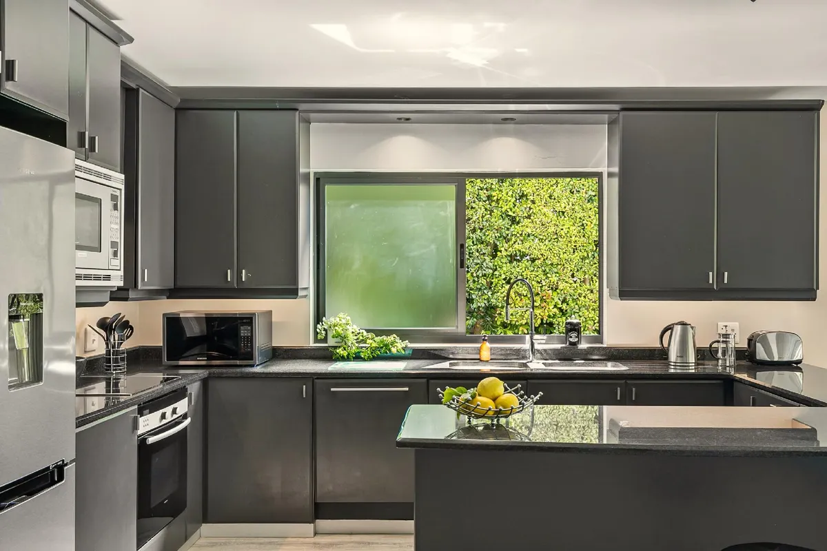 Central Garden Apartment | Superb View | Solar