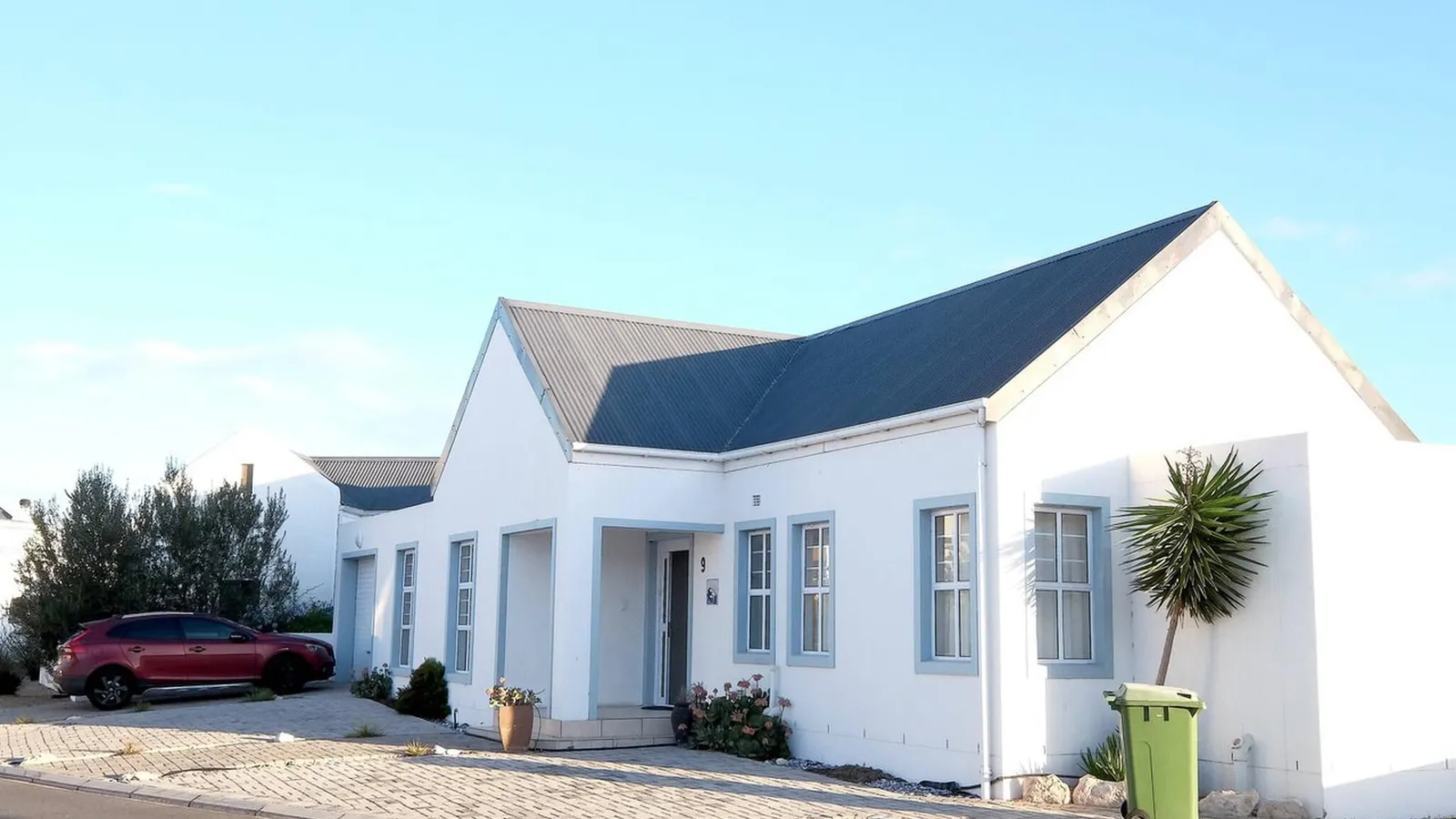 The Pelican - Stunning 3-Bedroom Holiday Home in Langebaan