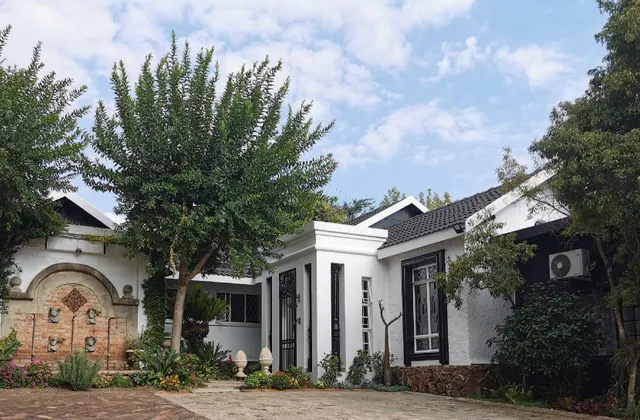 At 98 on Lynburn Guest House