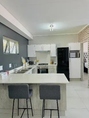 Lethukukhanya Luxury Apartment 