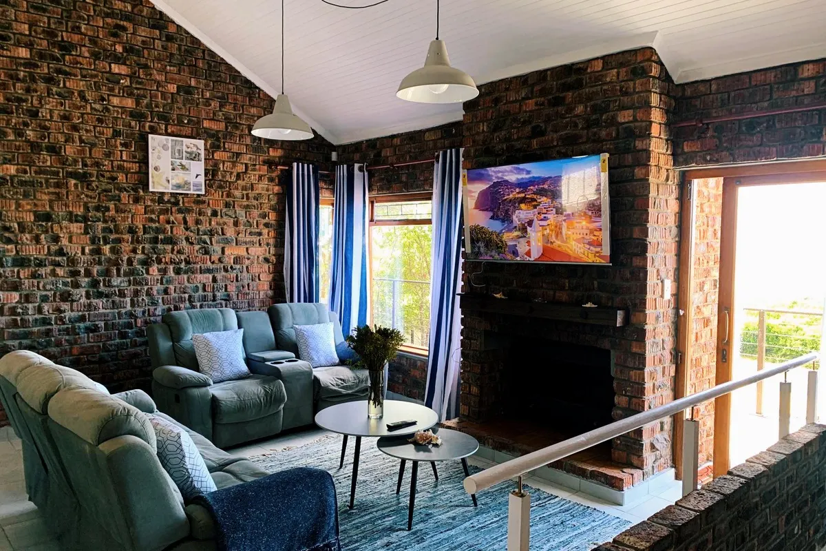 Cosy Ten-Sleeper by the Ocean