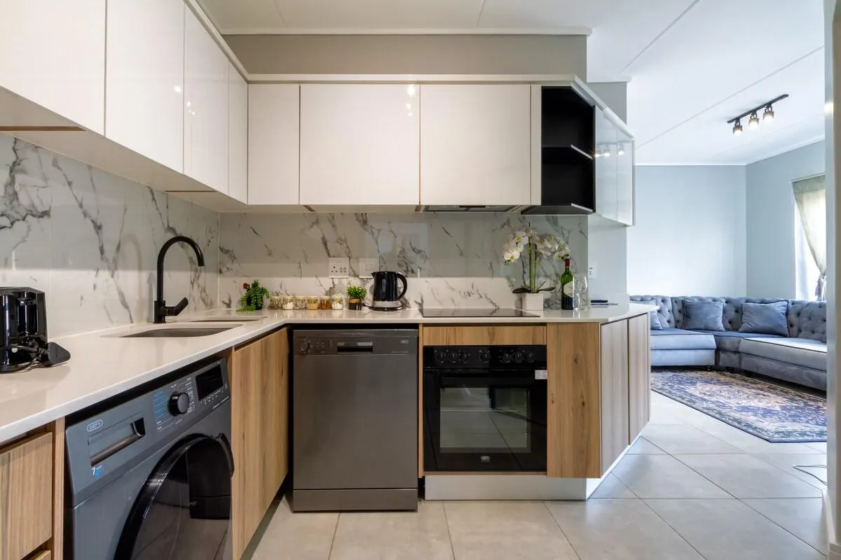 Lovely 1 Modern bedroom in Waterfall City