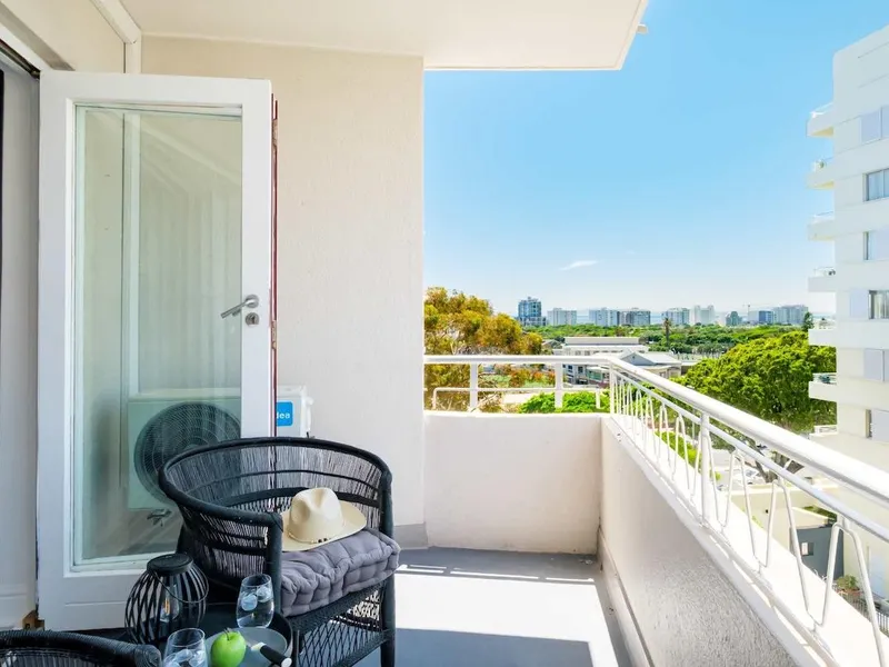 Central Elegant Holiday Rental Between the Points