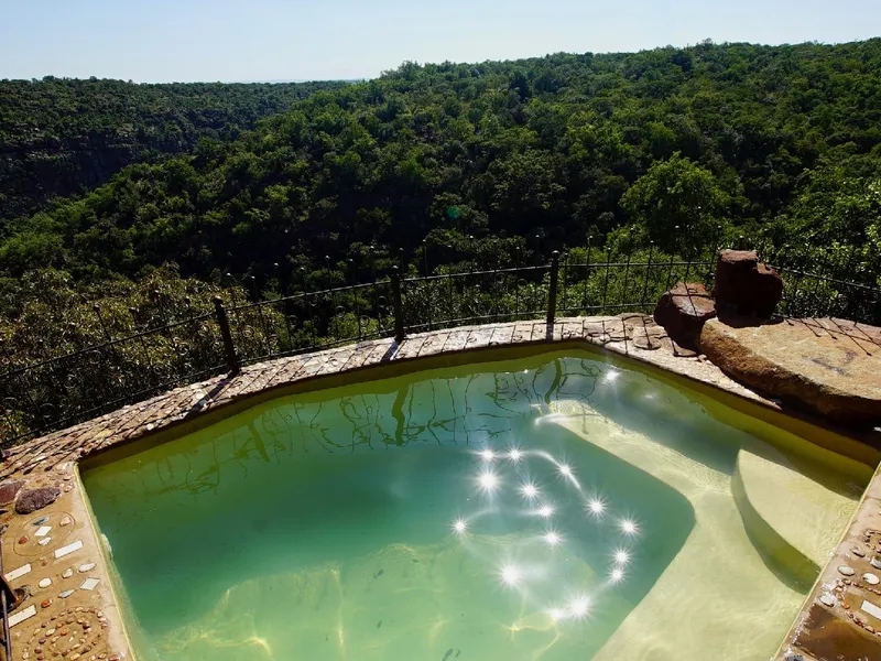 Leopards Rock Bush Boutique