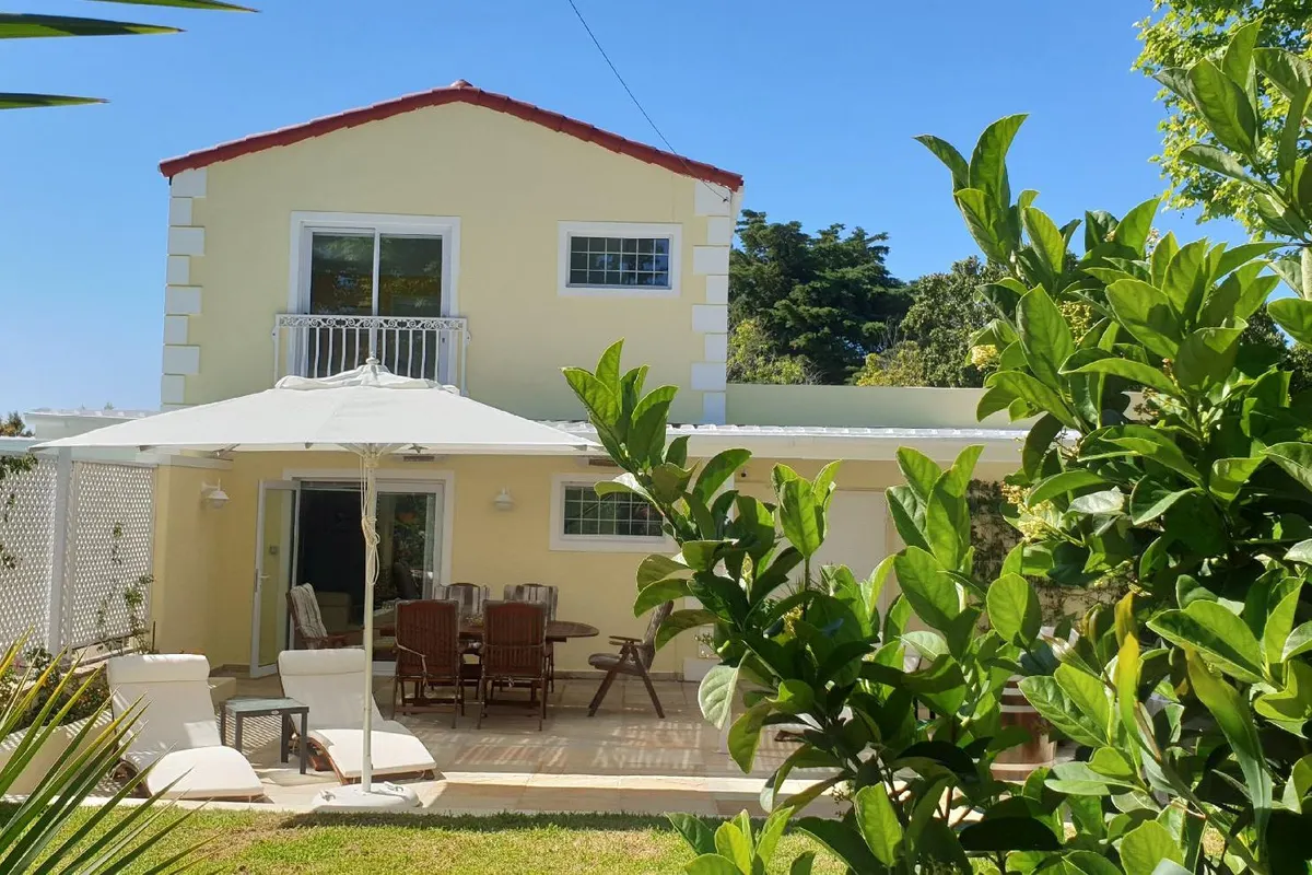 Charming fully fitted double storey cottage near Constantia Village
