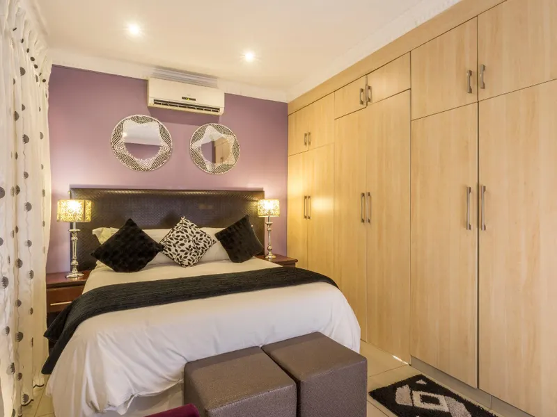 Ezulwini Guest House - Queen Room with Balcony for 2 guests in Ballito