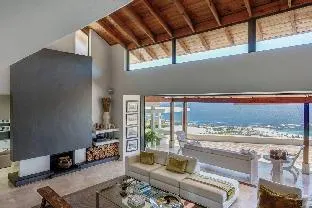 Modern 4 bedroom Ocean View villa - Camps Bay