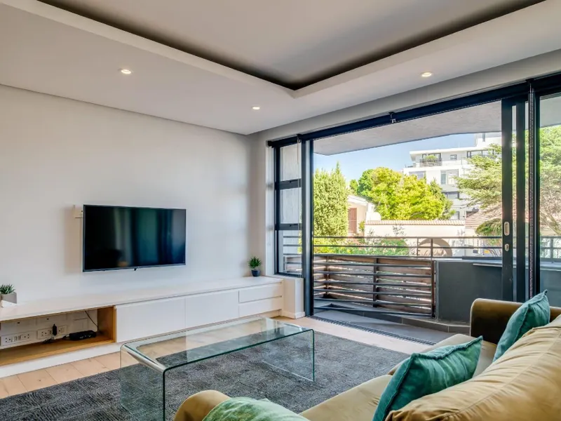 Conveniently Located Apartment in Green Point  C on S