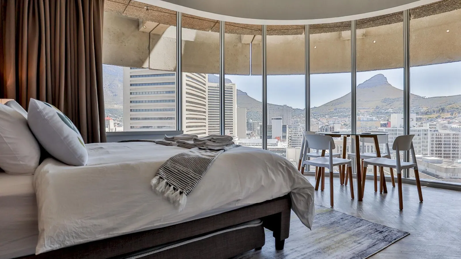 One Thibault Square 1605 by CTHA