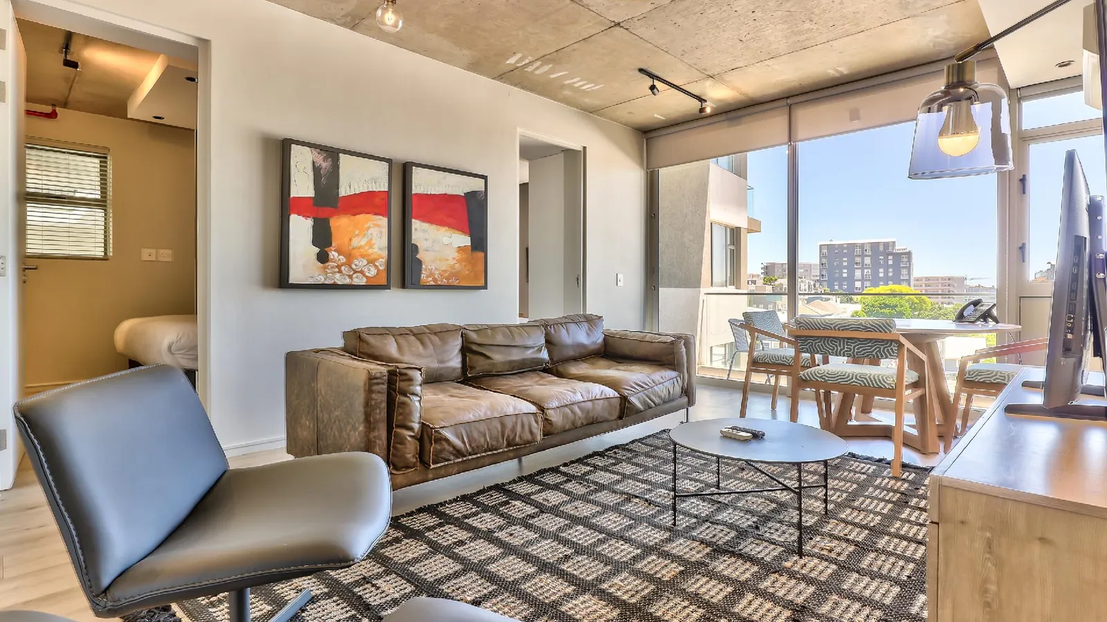 Luxury 2 Bedroom with balcony