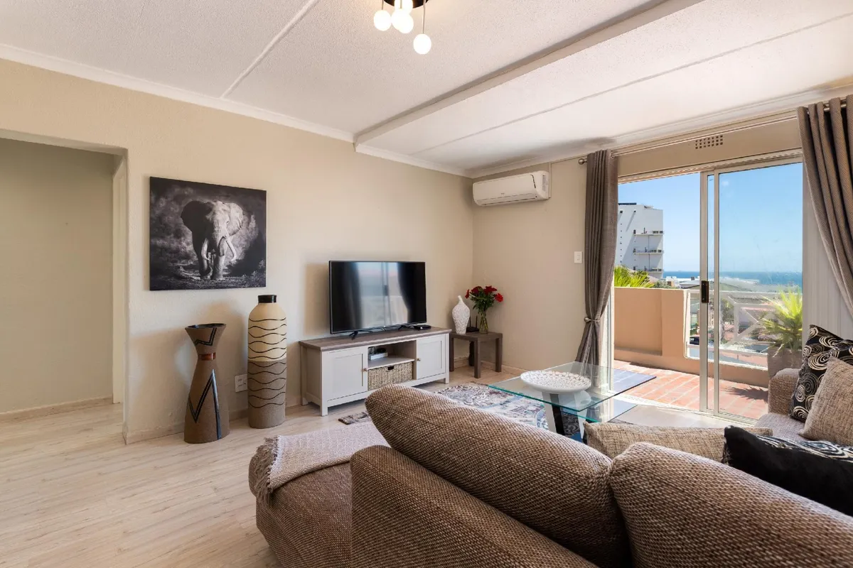 Mont Serrat 58 by CTHA