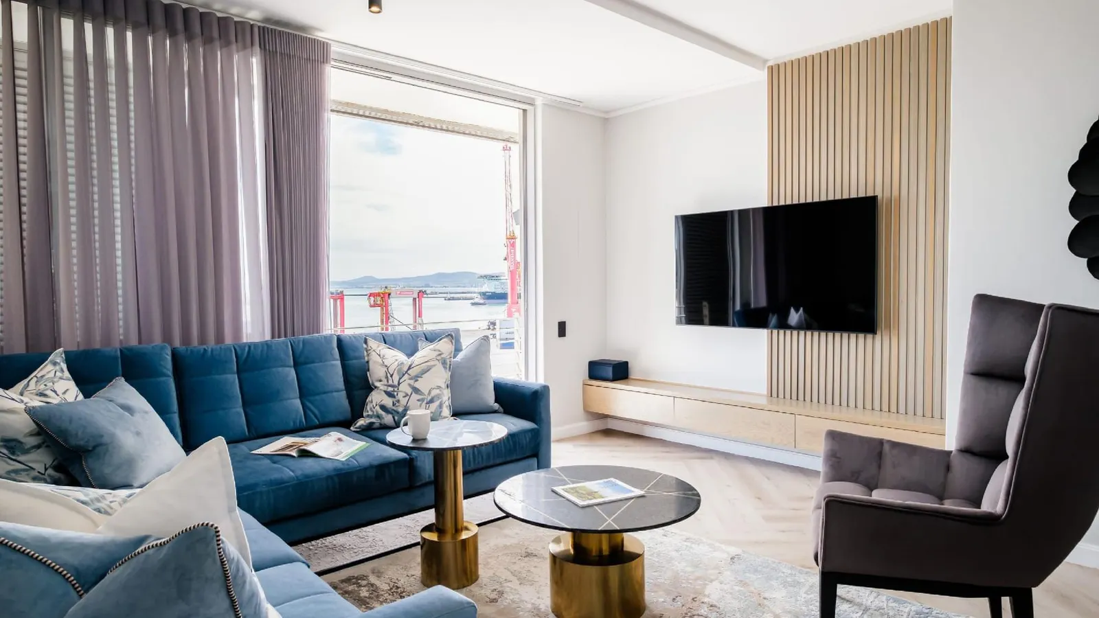 Waterfront Elegance at Harbour Bridge 413