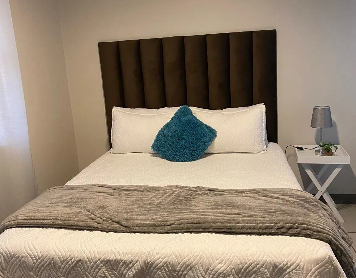 Lovely 1 bedroom condo Apartment.