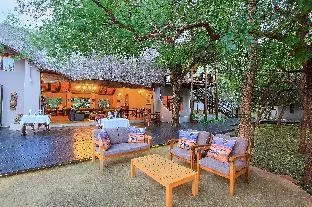 Mvuradona Safari Lodge