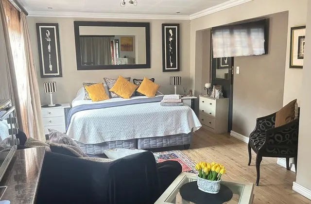 Artzy’s  private studio @77