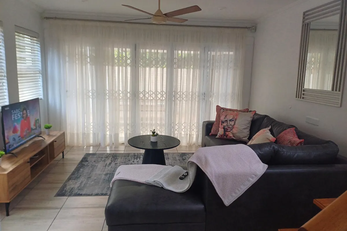 Cosy 2 bedroom apartment in a prominent area of East London NahoonNahooo