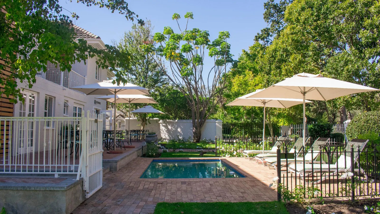 Rozenburg Guest House