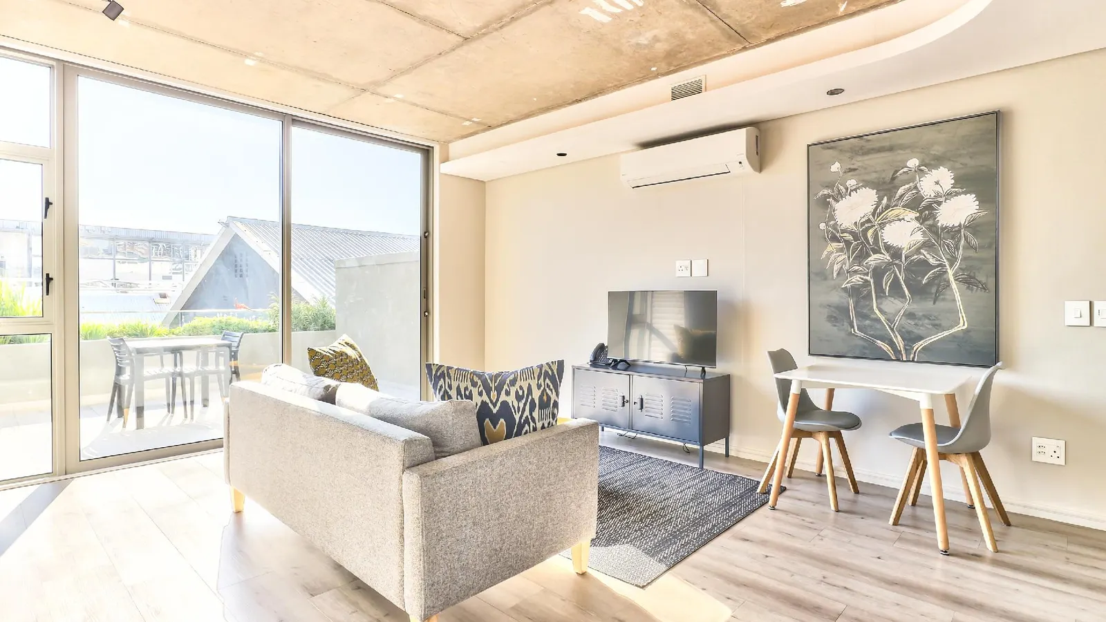 Studio with Balcony and City views