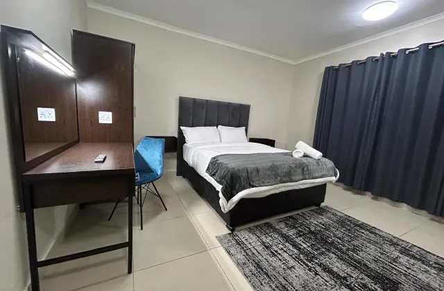 BAYSIDE SUITES HOTEL