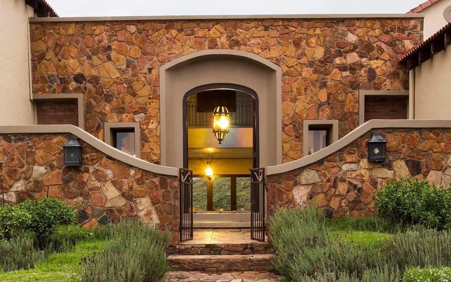 Mount High Luxury Country Estate