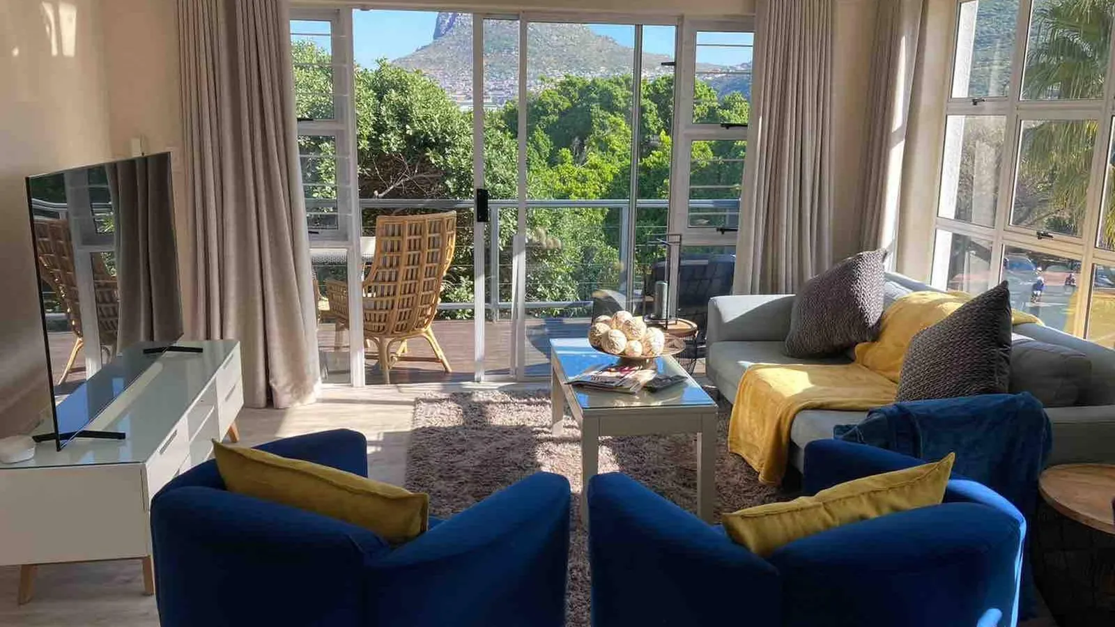 Oceanfront Apartment in Cape Town with Stunning Views