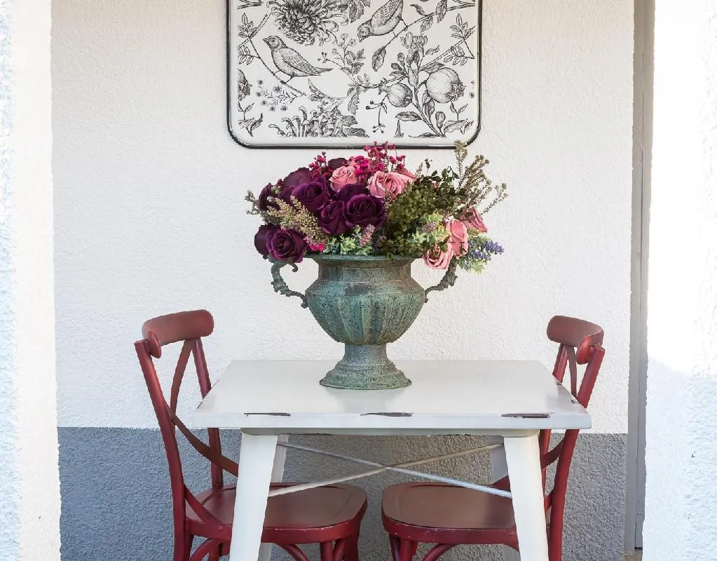 A warm embrace of Luxury & Comfort!