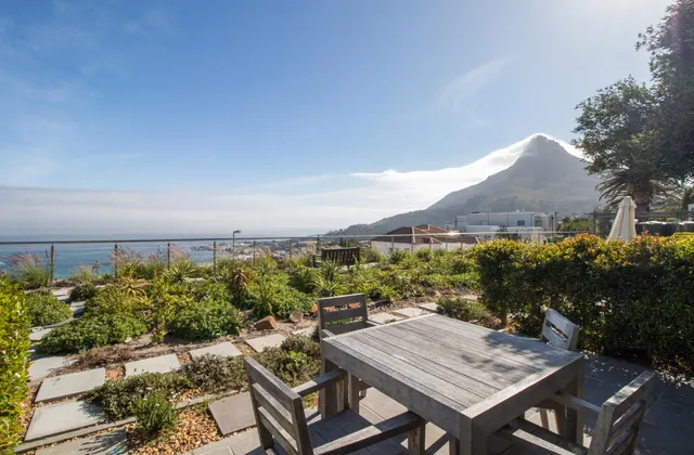 Camps Bay One Bedroom apartment - luxury stay with sea view