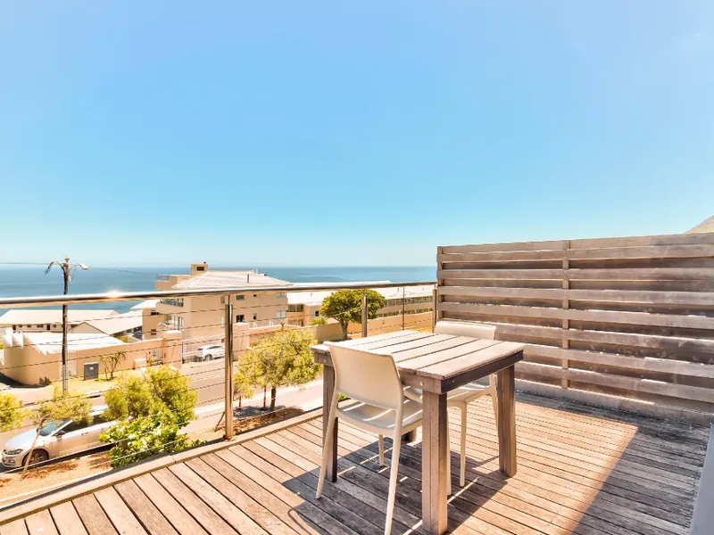 Camps Bay studio apartment - The Crystal
