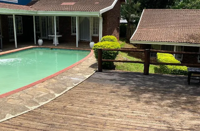 Comrades Oasis Guest House 