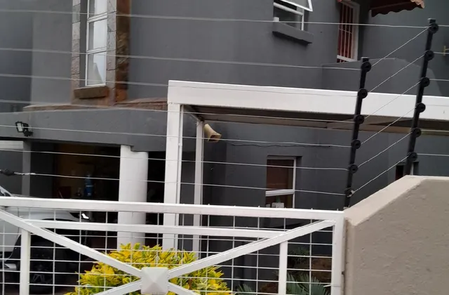 Lelapa La Baphogole, self catering 3 bedroom home