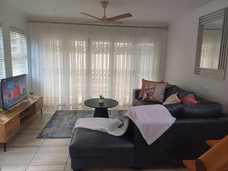 Cosy 2 bedroom apartment in a prominent area of East London NahoonNahooo