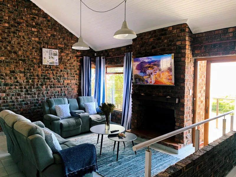 Cosy Ten-Sleeper by the Ocean