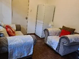 Quaint, quiet retro charm – photo 2, Entire Bungalow in Johannesburg